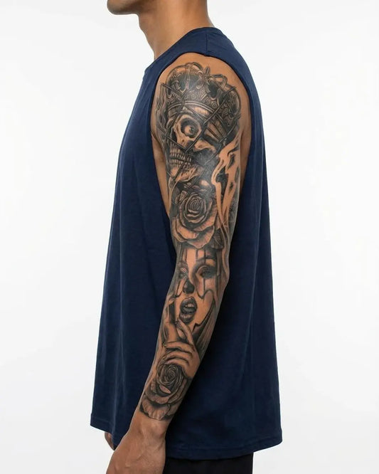 INKON Rey y Reina Calavera tatuaje semi-permanente aplicado en un hombre – diseño de 8 x 20 in (20x50cm), apariencia de tinta realista, dura 10 días