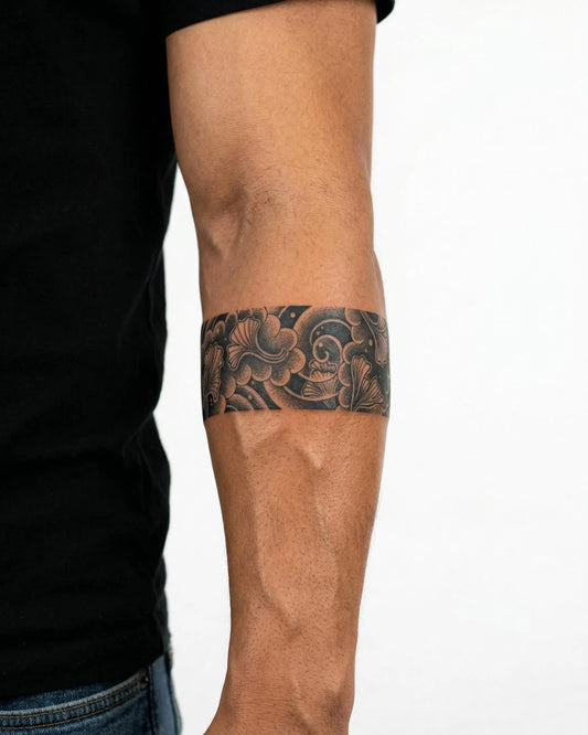 INKON Brazalete de Hojas de Ginkgo y Nubes tatuaje semi-permanente aplicado en un hombre – diseño de 2 x 9 in (5x23cm), apariencia de tinta realista, dura 10 días