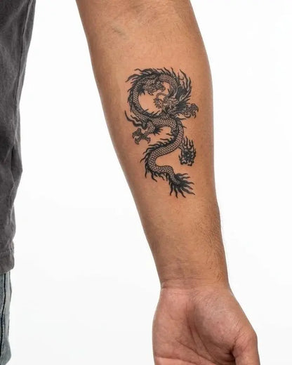 INKON Dragón Chino 2 tatuaje semi-permanente aplicado en un hombre – diseño de 3 x 4 in (7x10cm), apariencia de tinta realista, dura 10 días