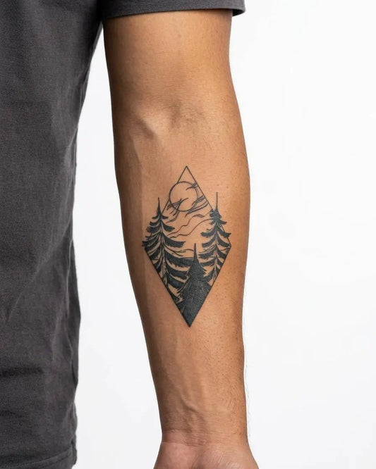INKON Diamante del Bosque tatuaje semi-permanente aplicado en un hombre – diseño de 3 x 4 in (7x10cm), apariencia de tinta realista, dura 10 días