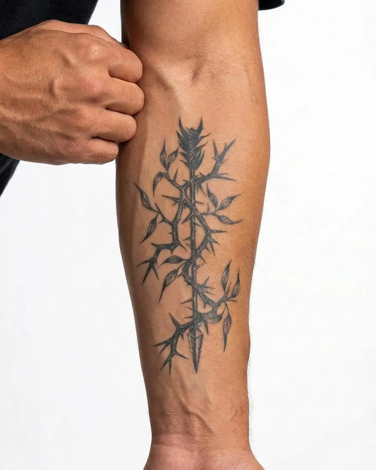 INKON Rama Espinosa tatuaje semi-permanente aplicado en un hombre – diseño de 4 x 7 in (10x17cm), apariencia de tinta realista, dura 10 días