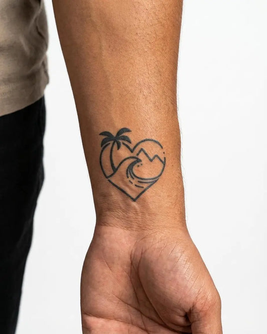 INKON Corazón de Playa tatuaje semi-permanente aplicado en un hombre – diseño de 2 x 2 in (5x5cm), apariencia de tinta realista, dura 10 días