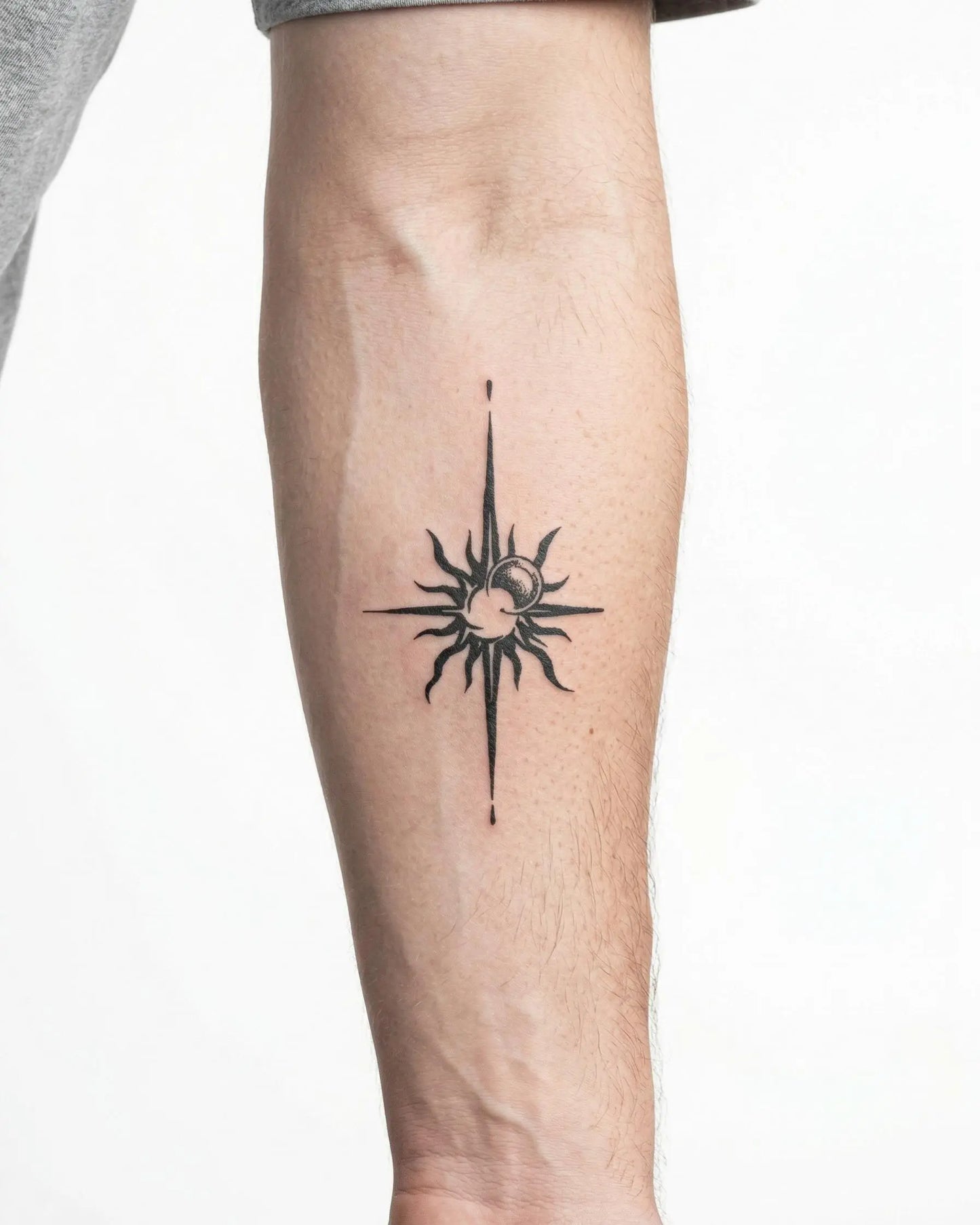 INKON Brújula Sol y Luna tatuaje semi-permanente aplicado en un hombre – diseño de 3 x 4 in (6x11cm), apariencia de tinta realista, dura 10 días