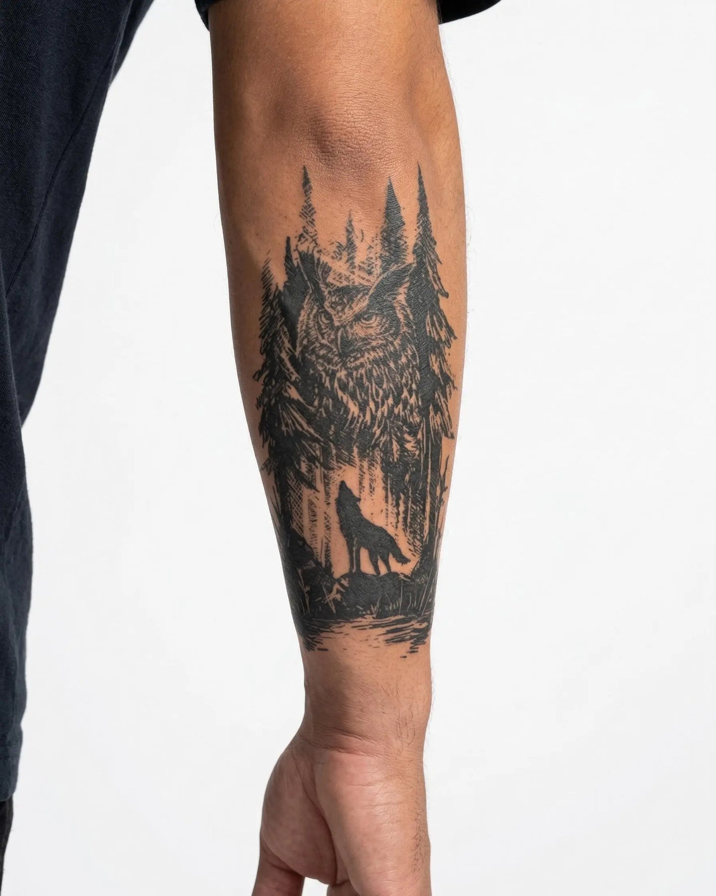 INKON Búho del Bosque y Lobo tatuaje semi-permanente aplicado en un hombre – diseño de 4 x 7 in (10x17cm), apariencia de tinta realista, dura 10 días
