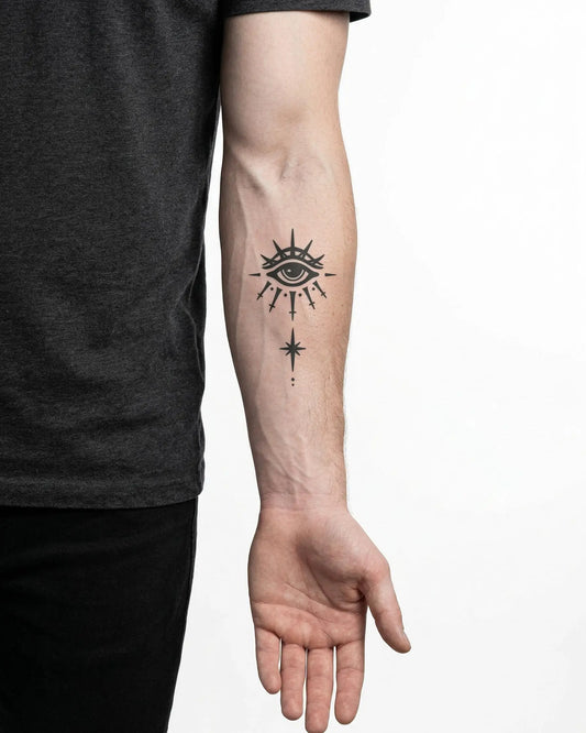INKON Ojo que Todo lo Ve y Estrella tatuaje semi-permanente aplicado en un hombre – diseño de 3 x 4 in (6x11cm), apariencia de tinta realista, dura 10 días