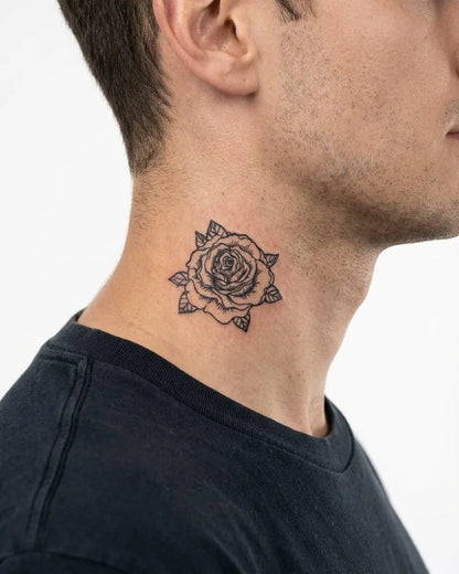 INKON Rosa en Floración tatuaje semi-permanente aplicado en un hombre – diseño de 2 x 2 in (5x5cm), apariencia de tinta realista, dura 10 días