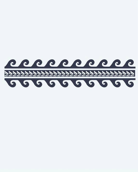 Tatuaje semi-permanente Brazalete de Ola y Chevron diseño de INKON – ilustración de polinesio, brazalete, océano, ola, rizos, 2 x 9 in (5x23cm), disponible en inkon.co