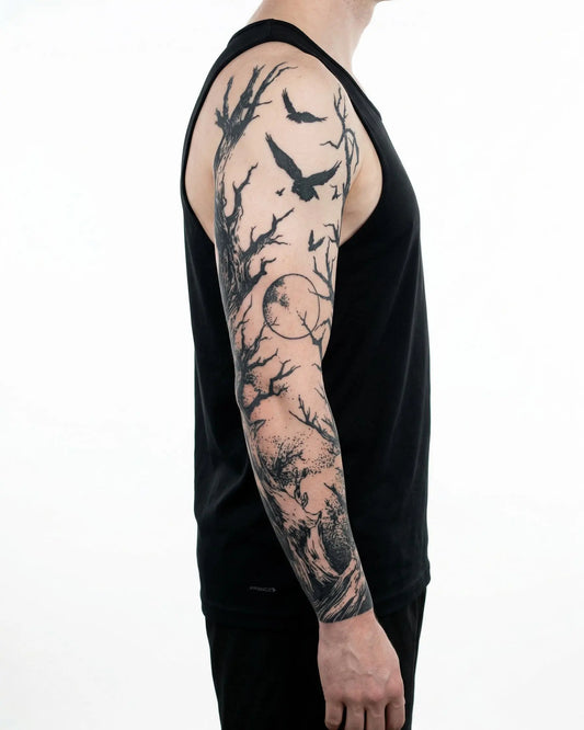 INKON Bosque Oscuro y Cuervos tatuaje semi-permanente aplicado en un hombre – diseño de 8 x 20 in (20x50cm), apariencia de tinta realista, dura 10 días