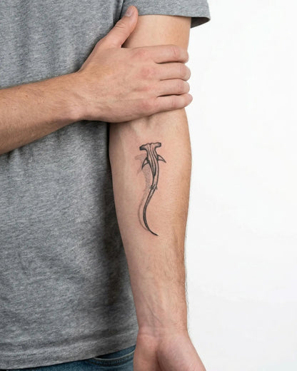 INKON Tiburón Martillo tatuaje semi-permanente aplicado en un hombre – diseño de 3 x 4 in (6x11cm), apariencia de tinta realista, dura 10 días