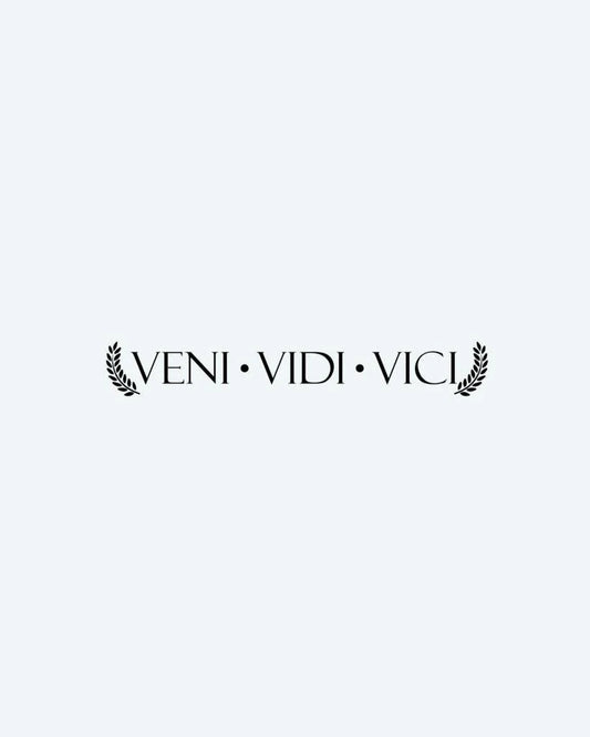 Tatuaje semi-permanente Veni Vidi Vici diseño de INKON – ilustración de latín, frase, veni, vidi, vici, 4 x 7 in (10x17cm), disponible en inkon.co