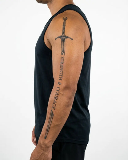 INKON Espada Rota, Voluntad Indomable tatuaje semi-permanente aplicado en un hombre – diseño de 8 x 20 in (20x50cm), apariencia de tinta realista, dura 10 días