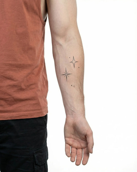 INKON Estrellas Brillantes tatuaje semi-permanente aplicado en un hombre – diseño de 3 x 4 in (6x11cm), apariencia de tinta realista, dura 10 días