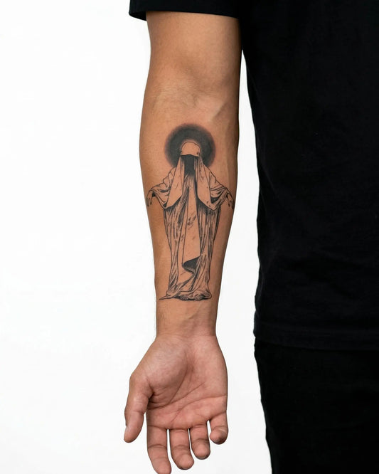 INKON Fantasma Velado tatuaje semi-permanente aplicado en un hombre – diseño de 4 x 7 in (10x17cm), apariencia de tinta realista, dura 10 días