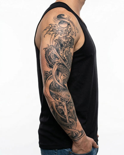 INKON Dragones Gemelos y Yin Yang tatuaje semi-permanente aplicado en un hombre – diseño de 8 x 20 in (20x50cm), apariencia de tinta realista, dura 10 días