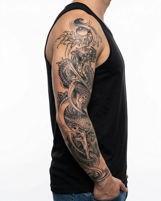 INKON Dragones Gemelos y Yin Yang tatuaje semi-permanente aplicado en un hombre – diseño de 8 x 20 in (20x50cm), apariencia de tinta realista, dura 10 días
