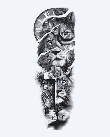 Tatuaje semi-permanente León, Cruz y Manos en Oración diseño de INKON – ilustración de fe, completo, manga, leones, cruz, 8 x 20 in (20x50cm), disponible en inkon.co