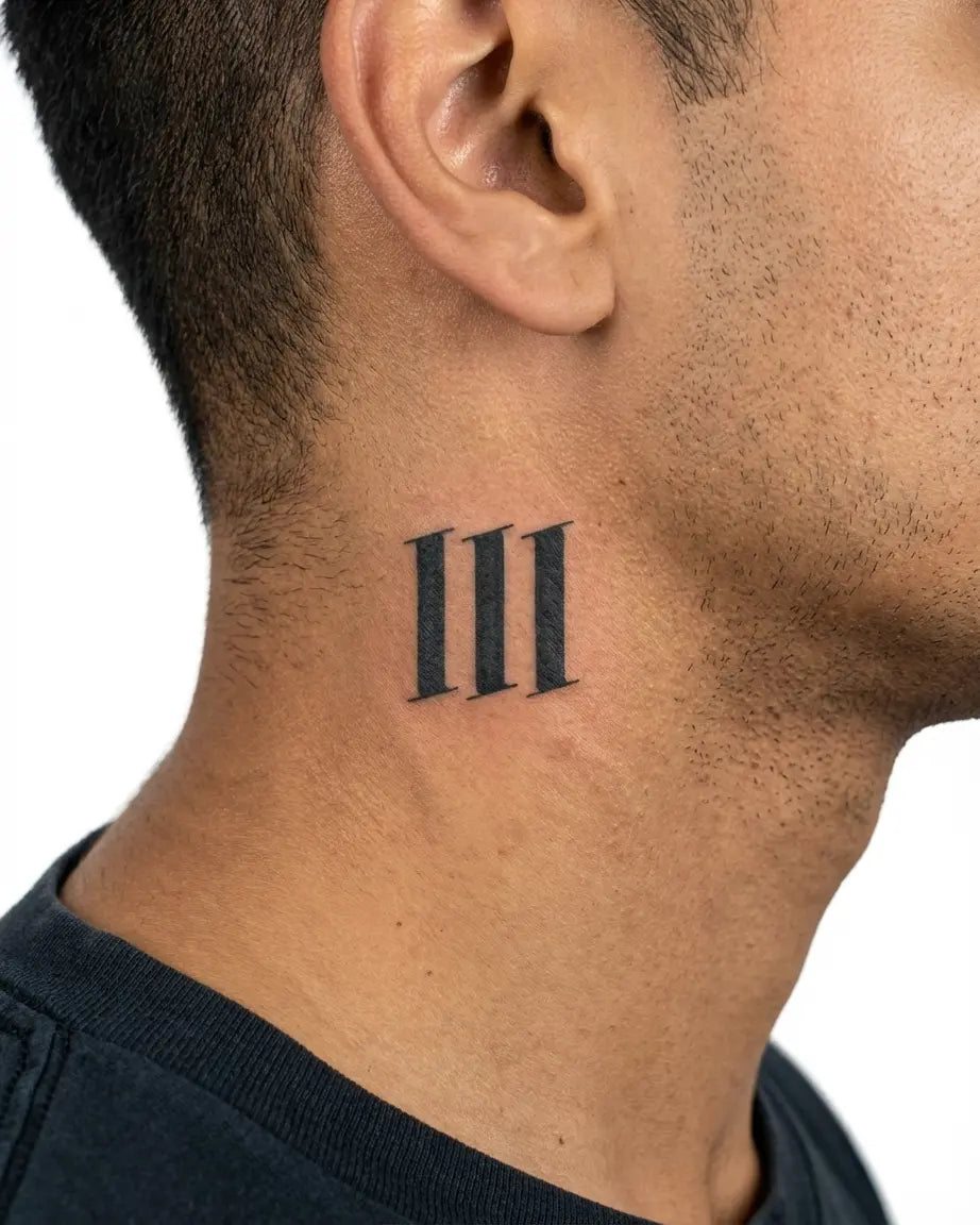 INKON Número Romano en Negrita tatuaje semi-permanente aplicado en un hombre – diseño de 2 x 2 in (5x5cm), apariencia de tinta realista, dura 10 días