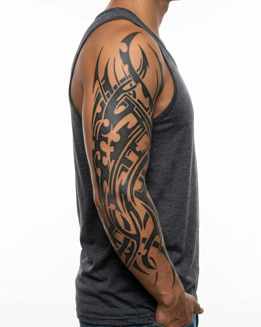 INKON Cyber Tribal tatuaje semi-permanente aplicado en un hombre – diseño de 8 x 20 in (20x50cm), apariencia de tinta realista, dura 10 días