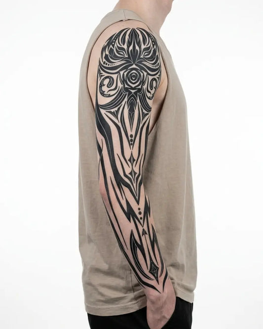 INKON Tótem de Búho Tribal tatuaje semi-permanente aplicado en un hombre – diseño de 8 x 20 in (20x50cm), apariencia de tinta realista, dura 10 días