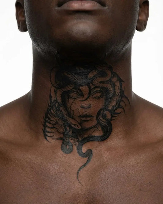INKON Medusa tatuaje semi-permanente aplicado en un hombre – diseño de 4 x 7 in (10x17cm), apariencia de tinta realista, dura 10 días