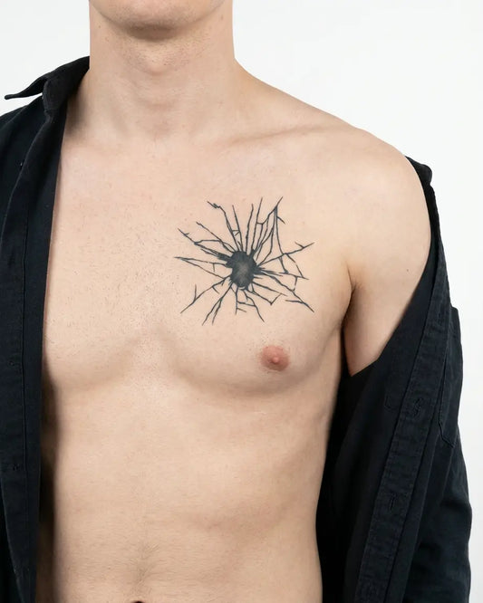 INKON Impacto en Vidrio Roto tatuaje semi-permanente aplicado en un hombre – diseño de 4 x 4 in (9x9cm), apariencia de tinta realista, dura 10 días
