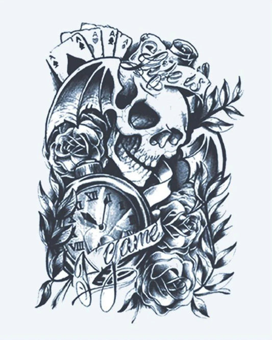 Tatuaje semi-permanente Calavera, Reloj y Cartas diseño de INKON – ilustración de calavera, jugando, cartas, bolsillo, reloj, 4 x 7 in (10x17cm), disponible en inkon.co
