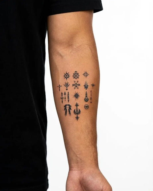 INKON Colección de Símbolos Místicos tatuaje semi-permanente aplicado en un hombre – diseño de 3 x 4 in (7x10cm), apariencia de tinta realista, dura 10 días