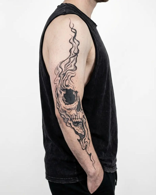 INKON Calavera de Humo tatuaje semi-permanente aplicado en un hombre – diseño de 8 x 20 in (20x50cm), apariencia de tinta realista, dura 10 días