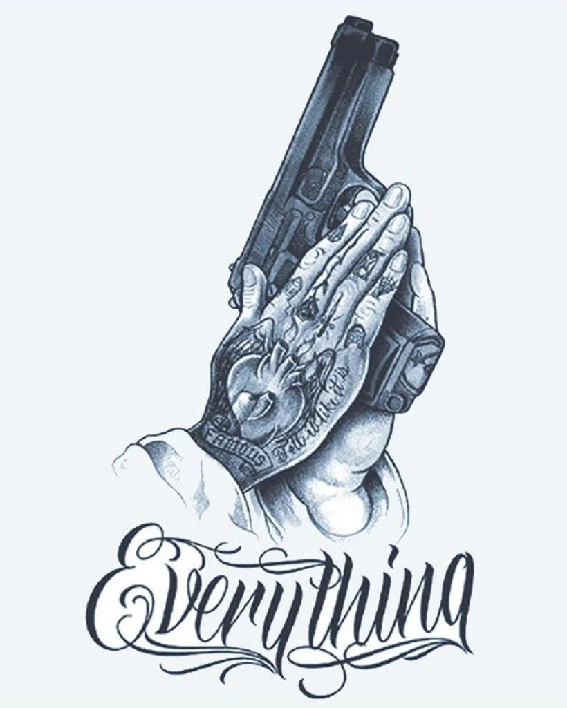 Tatuaje semi-permanente Manos en Oración y Pistola diseño de INKON – ilustración de tatuado, orando, manos, sosteniendo, pistola, 4 x 7 in (10x17cm), disponible en inkon.co