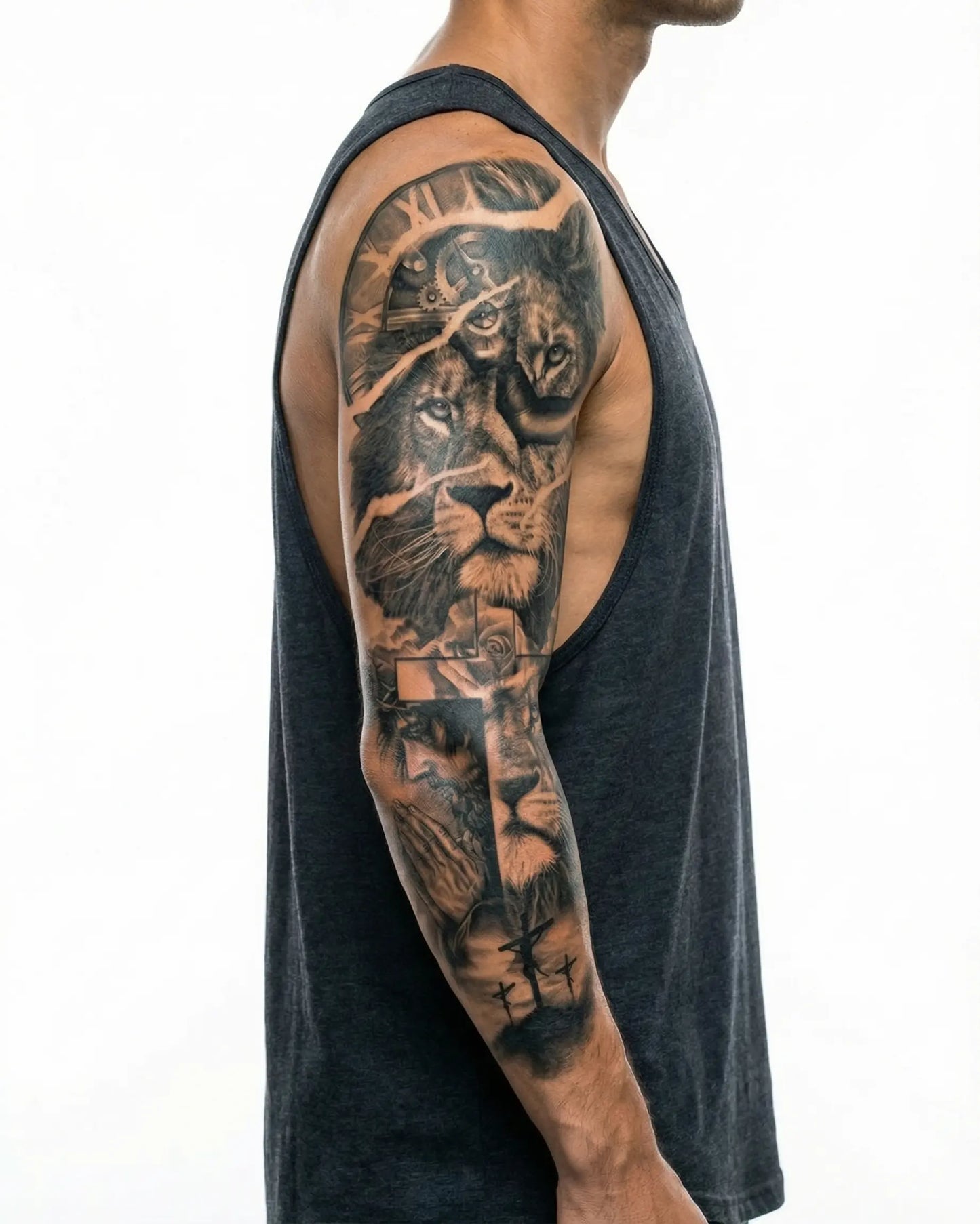 INKON León, Cruz y Manos en Oración tatuaje semi-permanente aplicado en un hombre – diseño de 8 x 20 in (20x50cm), apariencia de tinta realista, dura 10 días