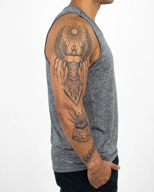 INKON Ángel Guardián Egipcio y Pirámide tatuaje semi-permanente aplicado en un hombre – diseño de 8 x 20 in (20x50cm), apariencia de tinta realista, dura 10 días