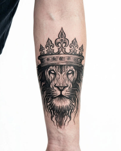 INKON León Coronado tatuaje semi-permanente aplicado en un hombre – diseño de 4 x 7 in (10x17cm), apariencia de tinta realista, dura 10 días