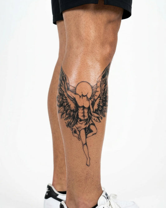 INKON Ángel Guardián tatuaje semi-permanente aplicado en un hombre – diseño de 4 x 8 in (11x21cm), apariencia de tinta realista, dura 10 días